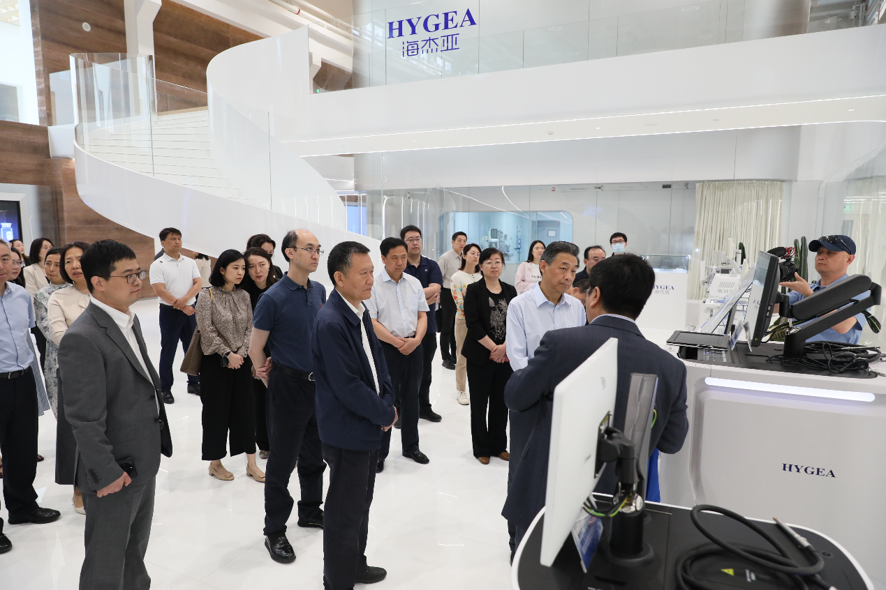 北京市人大常委会副主任侯君舒带队赴7790必发集团官网医疗调研