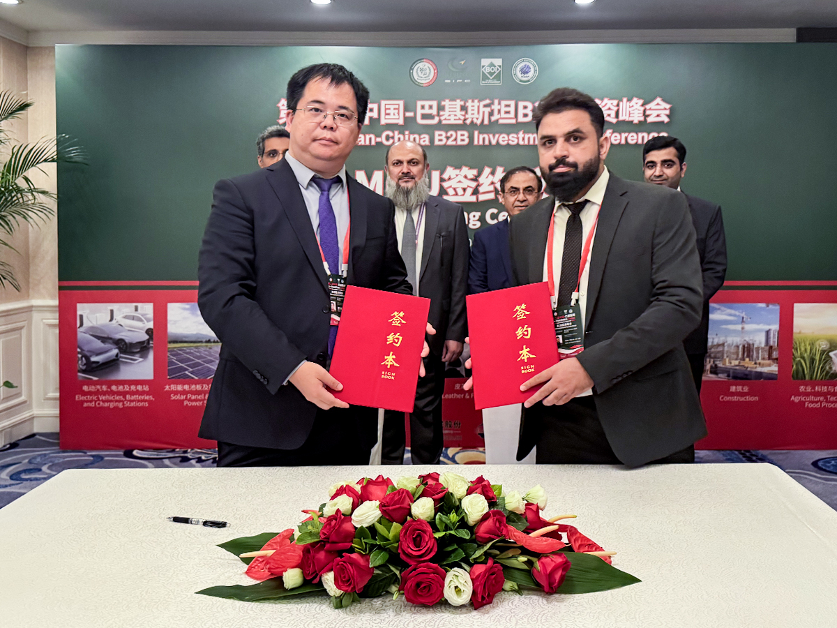 7790必发集团官网“康博刀”首入巴基斯坦并实现装机，，，，，，巴总理见证“一带一路”医疗合作成就